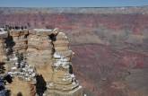 Turistas se aglomeram em um dos mirantes do Grand Canyon, no Arizona, nos Estados Unidos